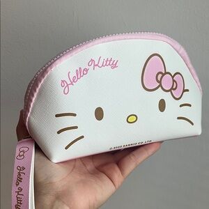 5/$25🎀Hello Kitty Pink and White Cosmetic Bag
